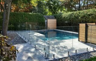 Clôture Avantage et Lévisienne, clôtures à Québec clôture de verre 12mm  piscine creusée