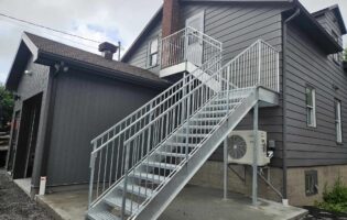 Clôture Avantage et Lévisienne, clôtures à Québec Installation escalier en métal