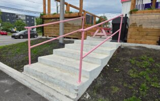 Clôture Avantage et Lévisienne, clôtures à Québec Rampe rose demande spécial