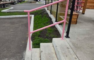 Clôture Avantage et Lévisienne, clôtures à Québec Rampe rose demande spécial
