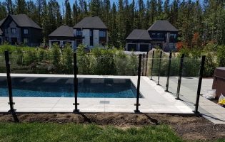 Clôture Avantage et Lévisienne, clôtures à Québec Clôture de verre piscine creusée