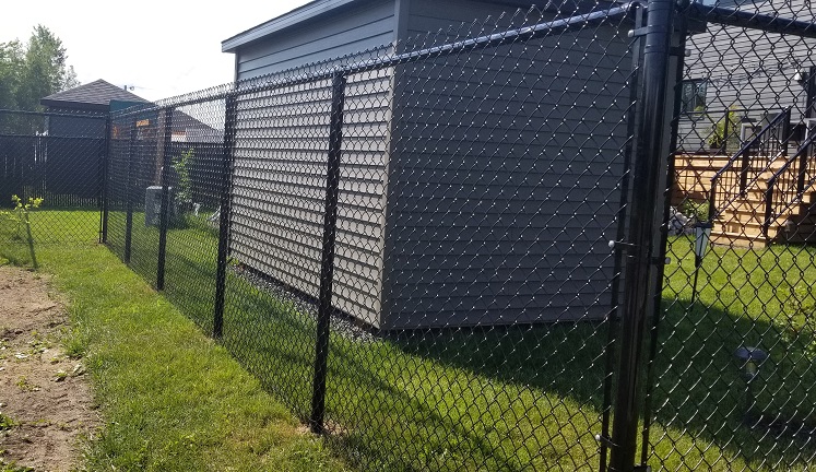 Clôtures Lessard - Installation de clôture et barrière Frost type maille de  chaine à Longueuil sur la rive-sud de Montréal